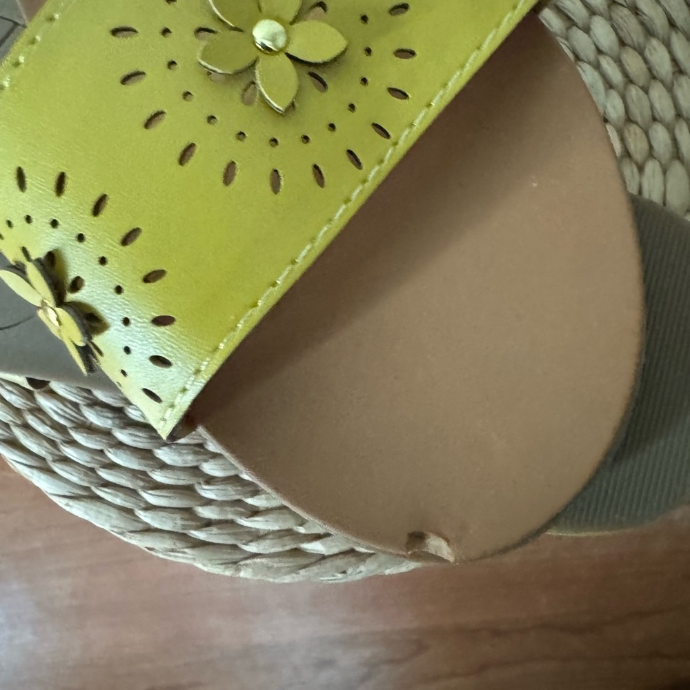 Adorable golden yellow shoes with flowers. Size 10W